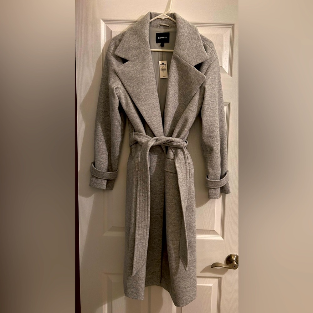 BNWT women’s Express grey coat. Smoke and pet free home.